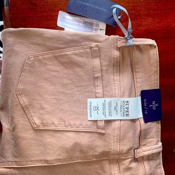 Woman pants - Picture 3 of 6